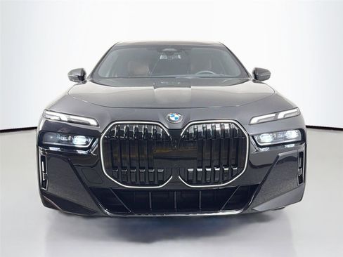 Used 2024 BMW 740i xDrive w/ Premium Package 2 AWD/4WD image 2