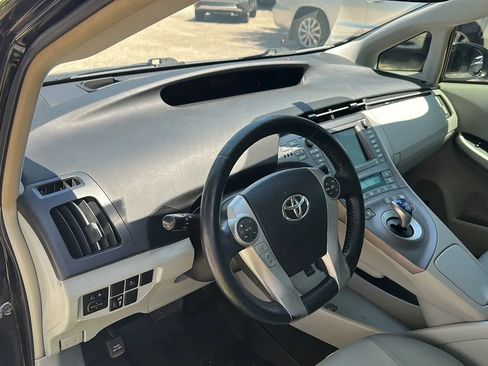 Used 2014 Toyota Prius Four w/ Solar Roof Package FWD image 14