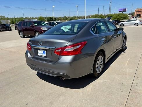 Used 2017 Nissan Altima 2.5 S w/ Power Driver Seat Package FWD image 5