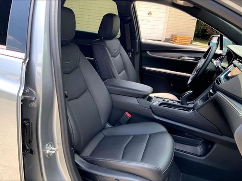 Certified 2025 Cadillac XT5 Luxury FWD image 7