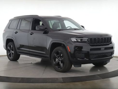 Used 2025 Jeep Grand Cherokee L Altitude AWD/4WD image 2
