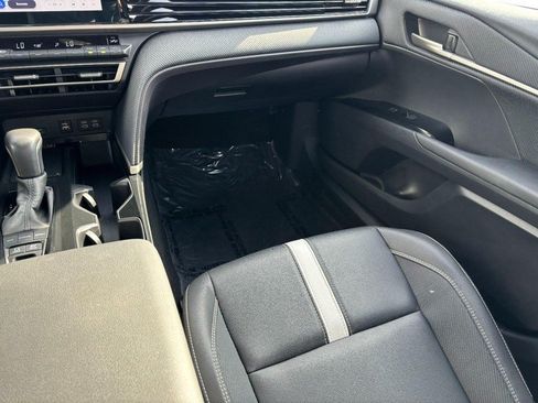 Used 2025 Toyota Camry SE FWD image 17