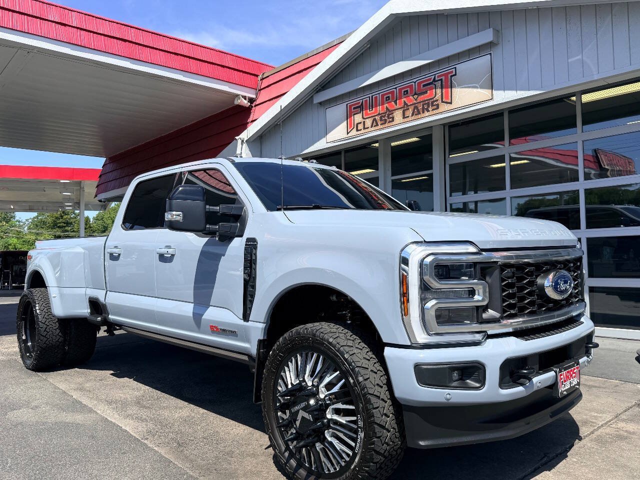 Used 2025 Ford F350 Platinum w/ FX4 Off-Road Package AWD/4WD image 16