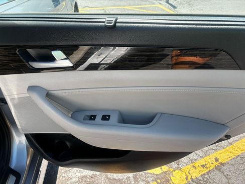 Used 2016 Hyundai Sonata Limited w/ Option Group 04 FWD image 23
