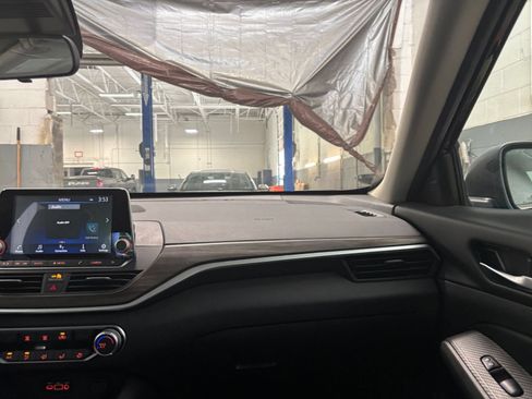 Used 2025 Nissan Altima 2.5 SV FWD image 36