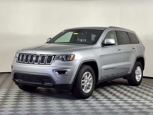 Used 2018 Jeep Grand Cherokee Laredo RWD image 3