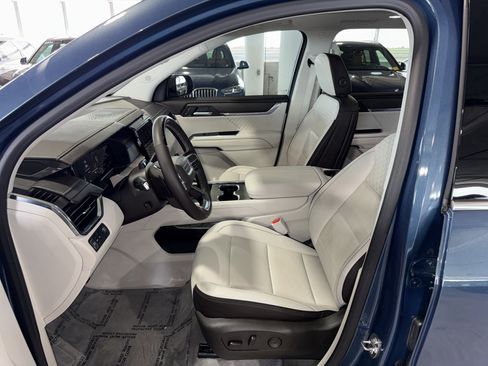 Used 2025 GMC Acadia Denali w/ Super Cruise Package FWD image 20