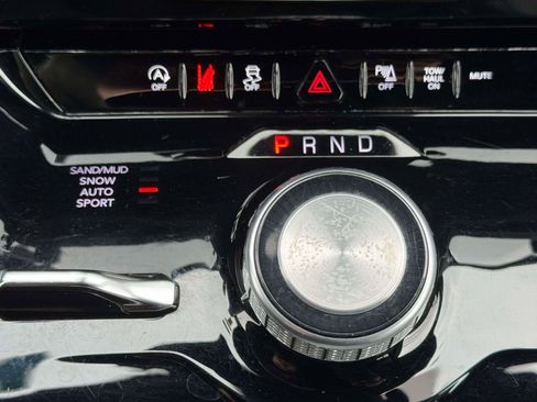 Used 2024 Jeep Wagoneer Series II w/ Flexible Seating Group image 27