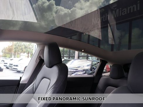 Used 2023 Tesla Model Y Standard Range image 4