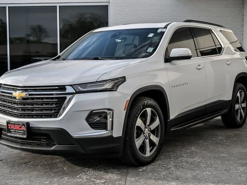 Used 2023 Chevrolet Traverse LT w/ LT Premium Package AWD/4WD image 6