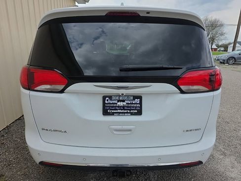 Used 2017 Chrysler Pacifica Limited FWD image 9