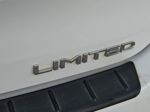 Used 2024 Toyota Highlander Limited FWD image 8