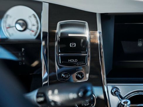 Used 2020 Rolls-Royce Wraith RWD image 59