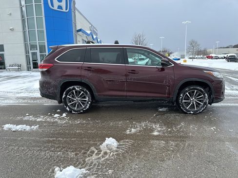 Used 2019 Toyota Highlander XLE image 2