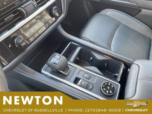 Used 2025 Nissan Pathfinder SL AWD/4WD image 21