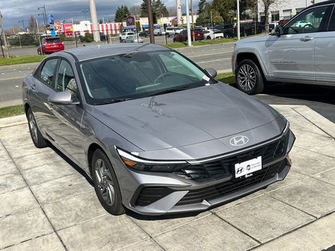 New 2026 Hyundai Elantra Hybrid w/ Cargo Package FWD image 5