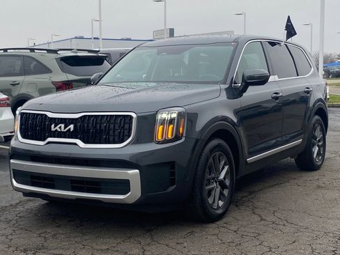 Used 2024 Kia Telluride LX image 3