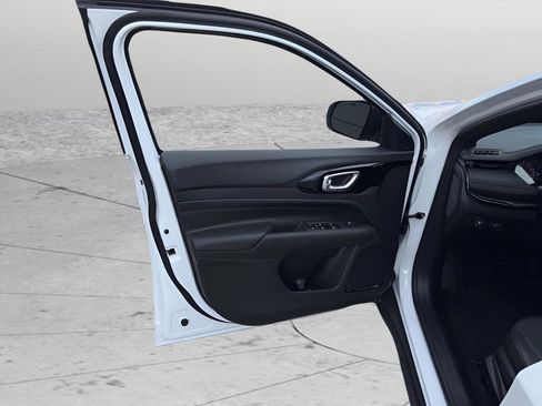 New 2026 Jeep Compass Latitude image 12