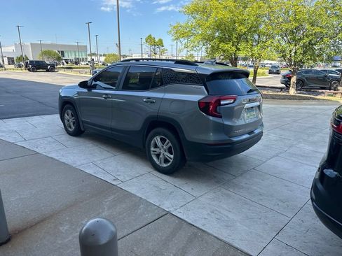 Used 2024 GMC Terrain SLE w/ Driver Convenience Package FWD image 5
