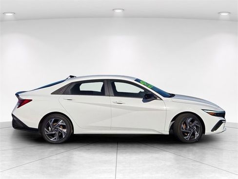 Used 2025 Hyundai Elantra Sport image 8