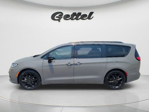 Used 2025 Chrysler Pacifica Limited FWD image 8