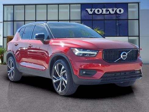 Used 2021 Volvo XC40 T5 R-Design w/ Advanced Package image 1