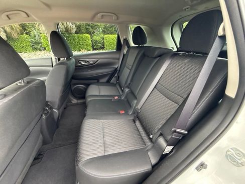 Used 2018 Nissan Rogue S FWD image 18
