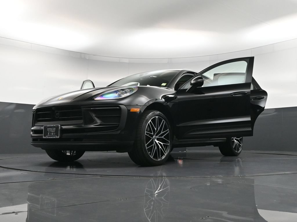Certified 2026 Porsche Macan AWD/4WD image 37