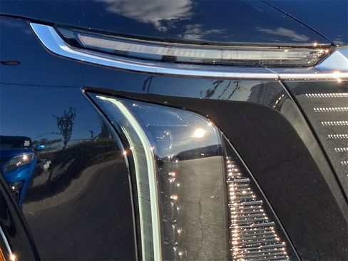 New 2026 Cadillac Vistiq Premium Luxury w/ LPO, Floor Liner Package image 8