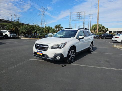 Used 2018 Subaru Outback 2.5i Limited image 3