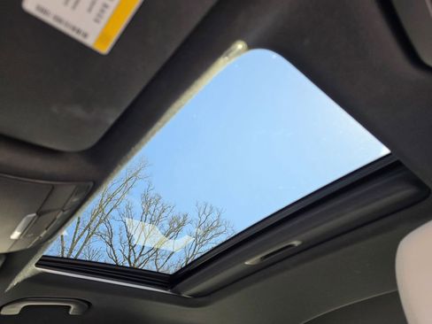 Used 2022 Mercedes-Benz E 350 Sedan image 12