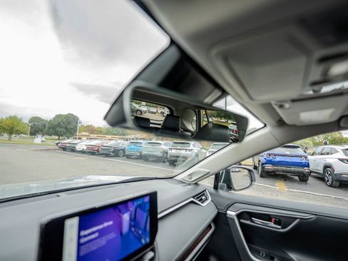 Used 2023 Toyota RAV4 Limited image 21