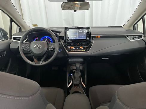 Used 2022 Toyota Corolla LE image 9