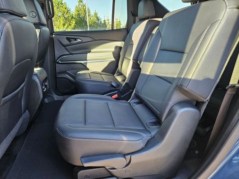 Used 2025 Chevrolet Traverse LT AWD/4WD image 27
