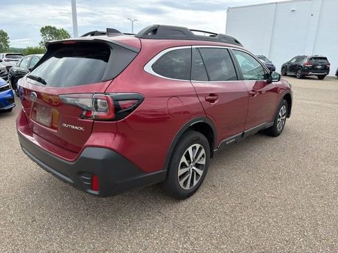 Used 2022 Subaru Outback Premium AWD/4WD image 3
