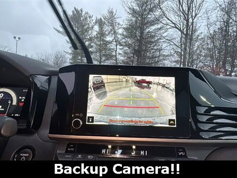 Used 2025 Toyota Camry LE image 4