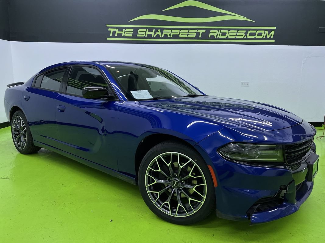 Used 2018 Dodge Charger SXT w/ Blacktop Package RWD image 1