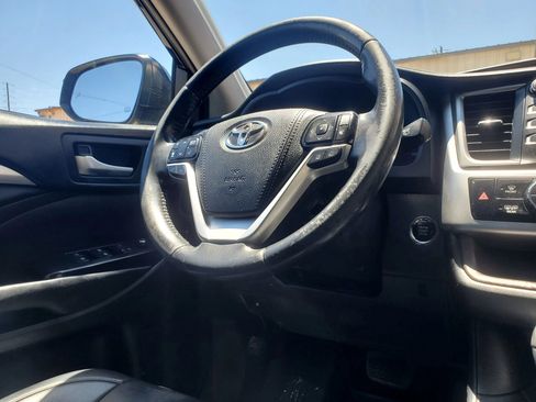 Used 2019 Toyota Highlander XLE AWD/4WD image 41