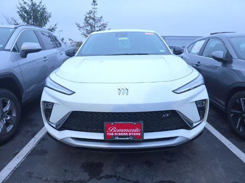 Used 2025 Buick Envista Sport Touring image 7