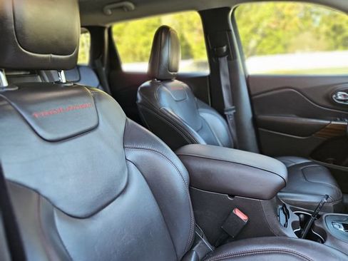 Used 2015 Jeep Cherokee Trailhawk w/ Leather Interior Group image 14