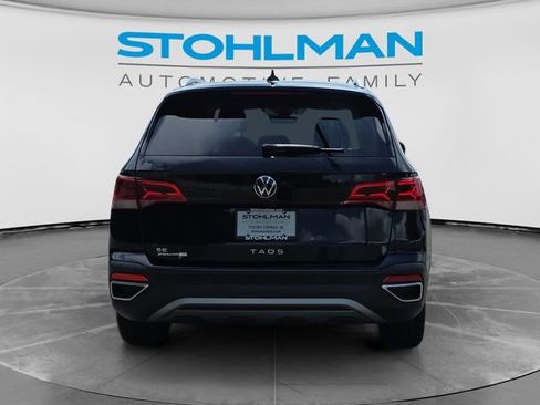 Certified 2023 Volkswagen Taos SE w/ Panoramic Sunroof Package FWD image 6