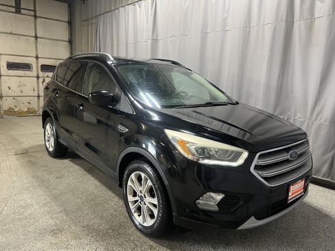 Used 2017 Ford Escape SE w/ Equipment Group 201A AWD/4WD image 4