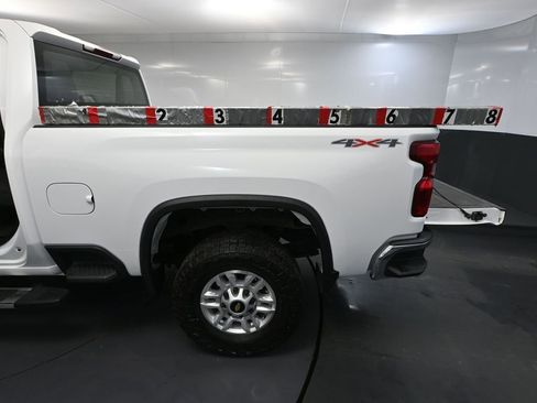Used 2022 Chevrolet Silverado 2500 LT image 39