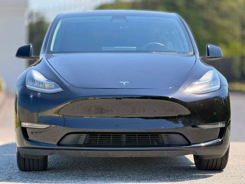 Used 2021 Tesla Model Y Long Range AWD/4WD image 3