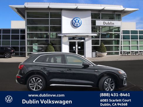 Used 2023 Audi Q5 2.0T Premium Plus w/ Premium Plus Package AWD/4WD image 3