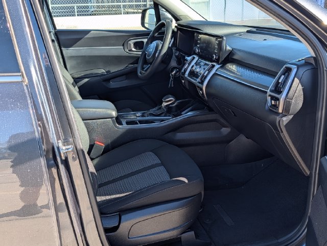 Used 2023 Kia Sorento LX FWD image 9