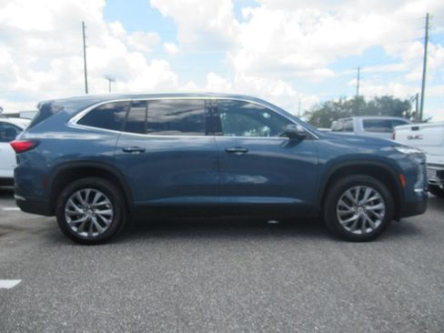 Used 2025 Buick Enclave Preferred AWD/4WD image 2