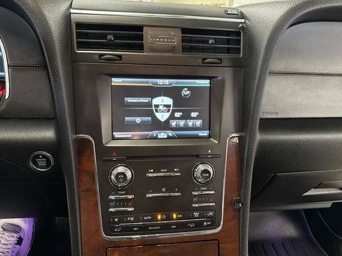 Used 2015 Lincoln Navigator 4WD image 17