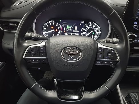 Used 2021 Toyota Highlander XSE AWD/4WD image 19