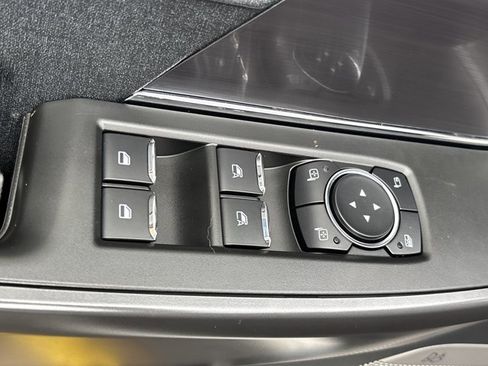 Used 2025 Ford F150 Lariat w/ Equipment Group 501A Mid image 21